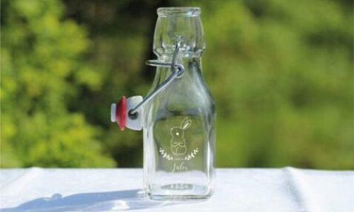 Flacon personnalisé pour la naissance d’un bébé tampograpgie bordeaux Flacon personnalisé pour la naissance d'un bébé tampograpgie bordeaux